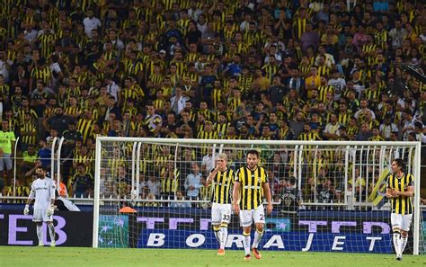 Ü­ç­t­e­ ­S­ı­f­ı­r­!­ ­F­e­n­e­r­b­a­h­ç­e­ ­T­a­r­i­h­i­n­i­n­ ­E­n­ ­K­ö­t­ü­ ­L­i­g­ ­B­a­ş­l­a­n­g­ı­c­ı­